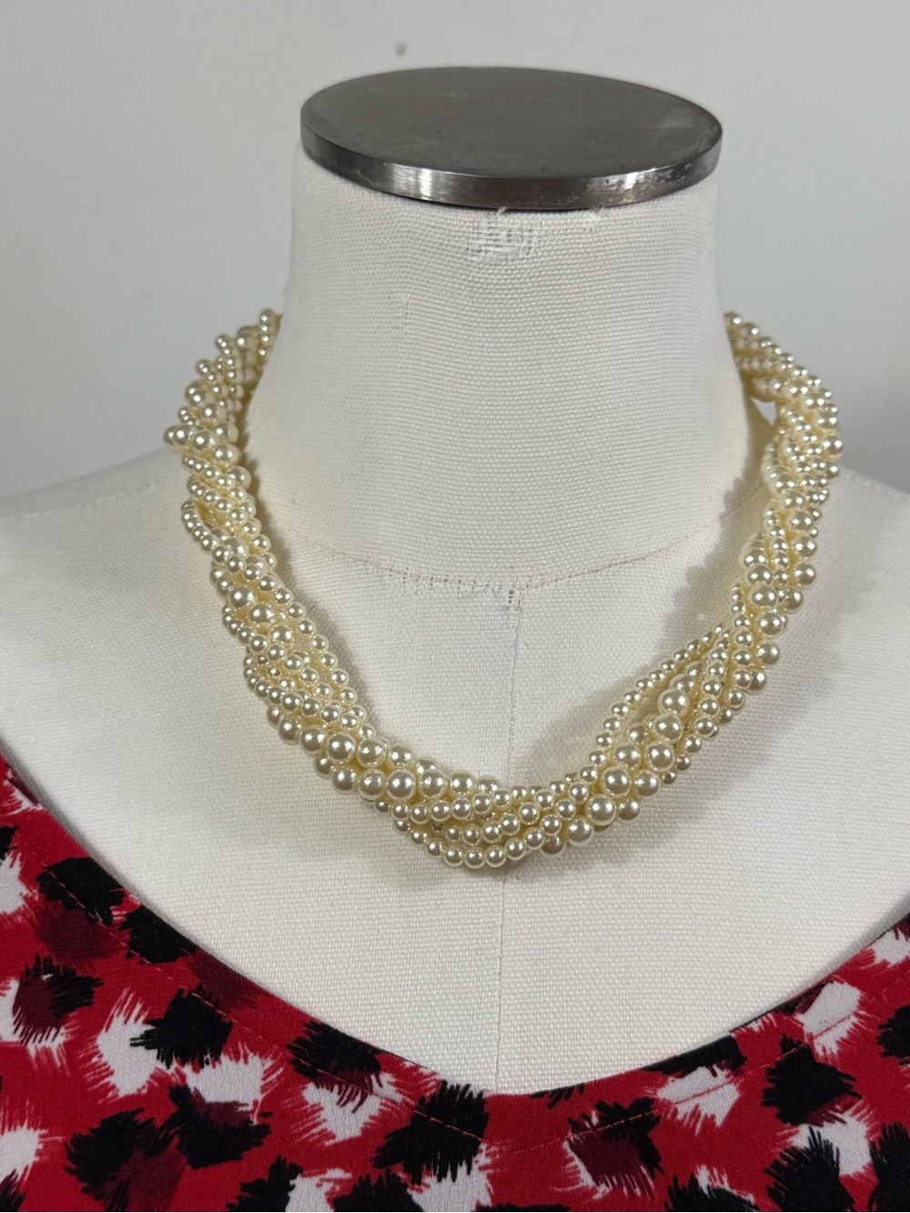 VTG Twisted Pearl Statement Necklace in Ivory - Women Jewelry
